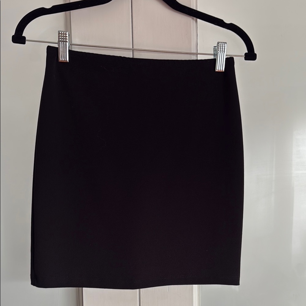Lulu's Black Mini Pencil Skirt